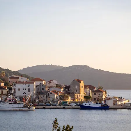 דירה 4 Seasons - *