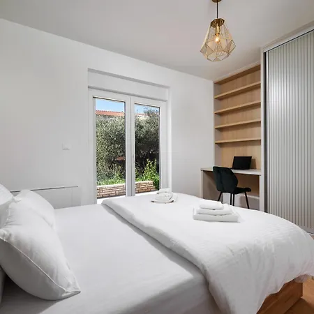 4 Seasons Rogoznica - *